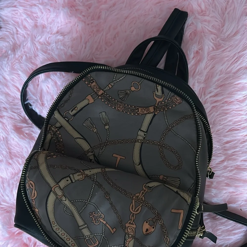 Fashion Inspired Black Leather Bucket Bookbag With Chain Detail